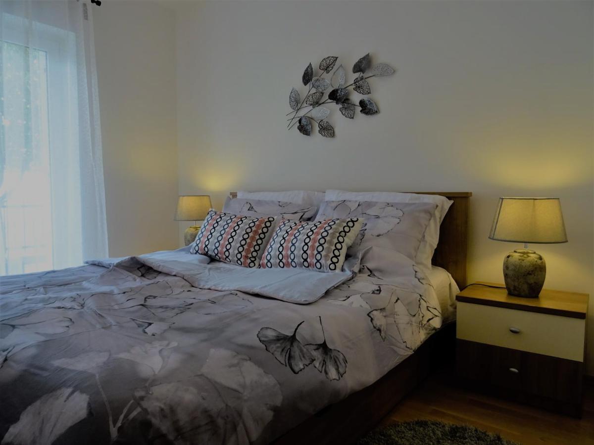 Apartments Topic ニン エクステリア 写真
