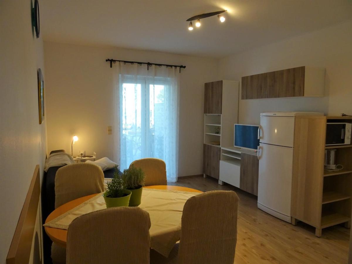 Apartments Topic ニン エクステリア 写真