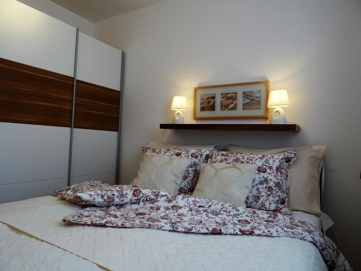 Apartments Topic ニン エクステリア 写真