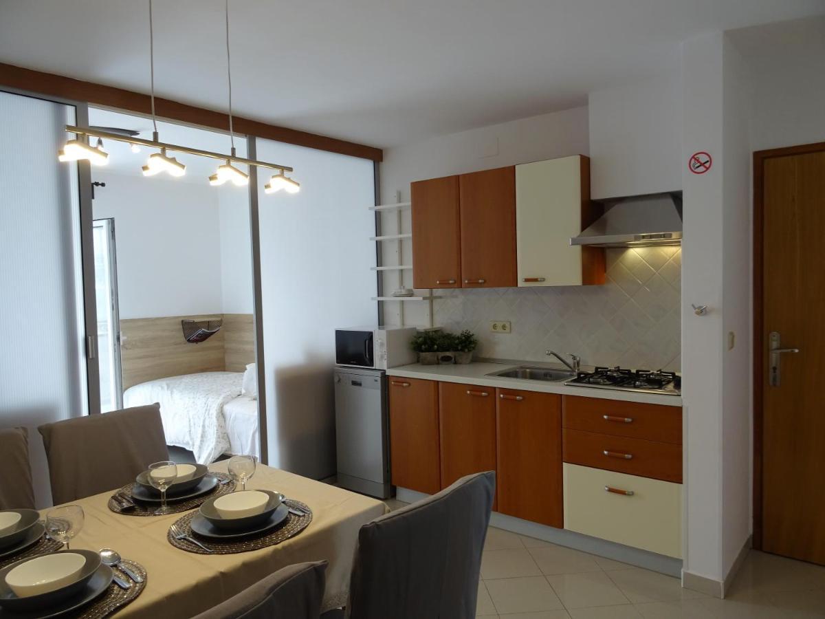 Apartments Topic ニン エクステリア 写真