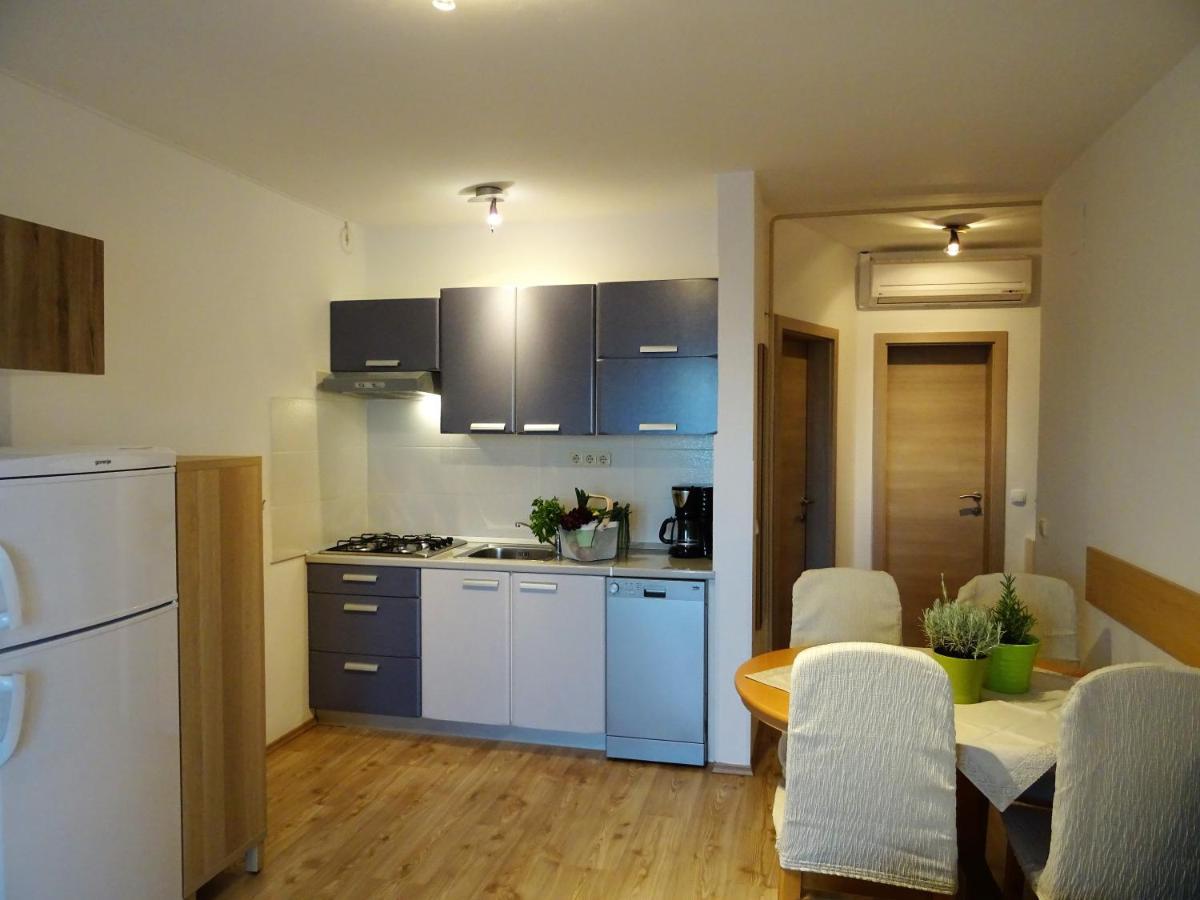 Apartments Topic ニン エクステリア 写真