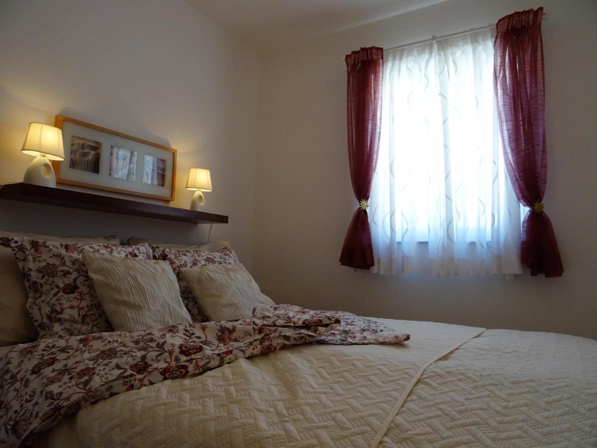 Apartments Topic ニン エクステリア 写真